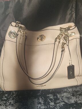 Like New. Coach Beige Leather Shoulder Bag with Gold Hardware